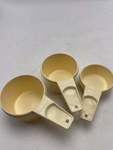 Tupperware Measuring Cups Set of 3 Almond Lot Plastic Stacking Nesting Vintage - £17.96 GBP