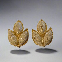 Gold And White Clip-On Earrings - $91.22 MXN