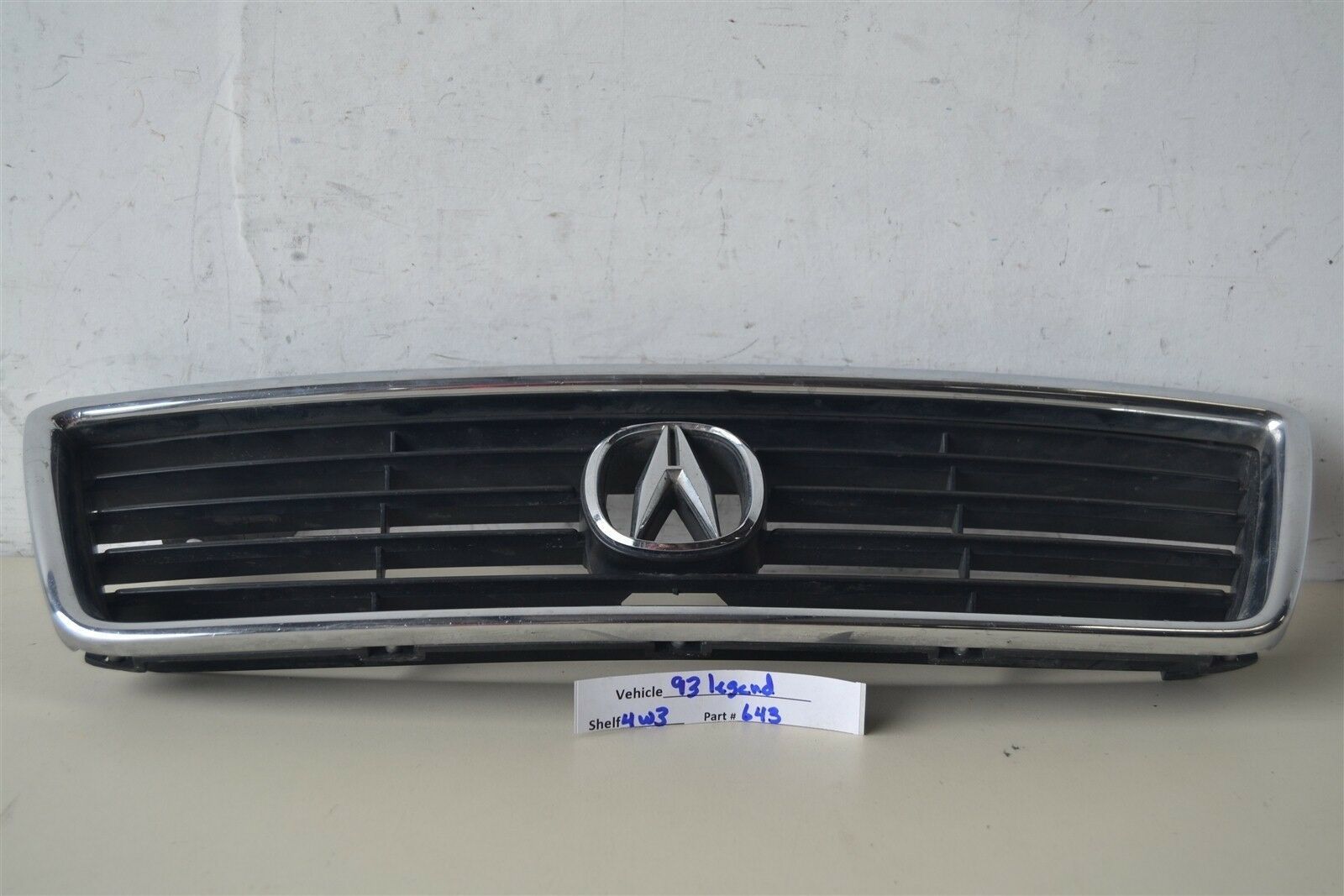 1991-1995 Acura Legend Sedan 4 Dr Front Grill OEM Grille 43 4W3 - $37.04