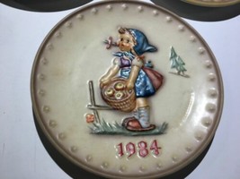 Vintage Goebel M.J. Hummel Girl Basket Apples Plate W Germany HandPainted  - $17.81