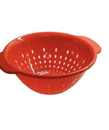 Greenbrier Colador De Plastico Rojo De 11 Pulgadas De Diametro - $219.96 MXN
