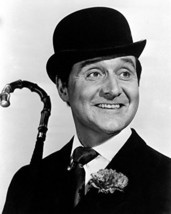 Patrick Macnee In The Avengers Holding Umbrella Bowler Hat As Steed 16X20 Canvas - £54.81 GBP