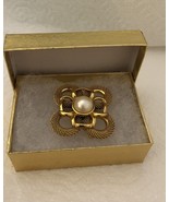 MONET GOLD PEARL PIN BROOCH CIRCLES VINTAGE CLASSIC ELEGANT Signed - $29.21