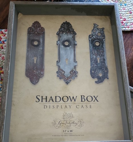 Green Tree Gallery ~ Shadowbox ~ Distressed Wood ~ Display Case ~ 12x16x2 (1) Item image 4