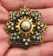 Vintage Gold Tone Filigree 8 Sided Star w/ Faux Blue &amp; White Pearls Pin Brooch - £14.81 GBP