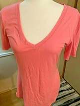 Victoria&#39;s Secret Tshirt Medium Pink V Neck B4 - £7.89 GBP