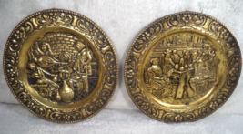 Set of 2 Vintage Hammered Brass English Repousse Hanging Wall Plates 6 in Decor - £13.74 GBP