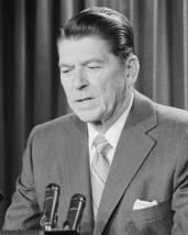 Ronald Reagan at the White House while Governor of California Photo Print - £6.92 GBP+