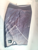 Quiksilver DryFlight Water Repellent Board Shorts Men 34 Swim Surf Baggies - £18.52 GBP