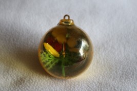 Vintage Jewel Brite Diorama Fruit Christmas Plastic Ornament Star Gold Yellowed - £4.55 GBP