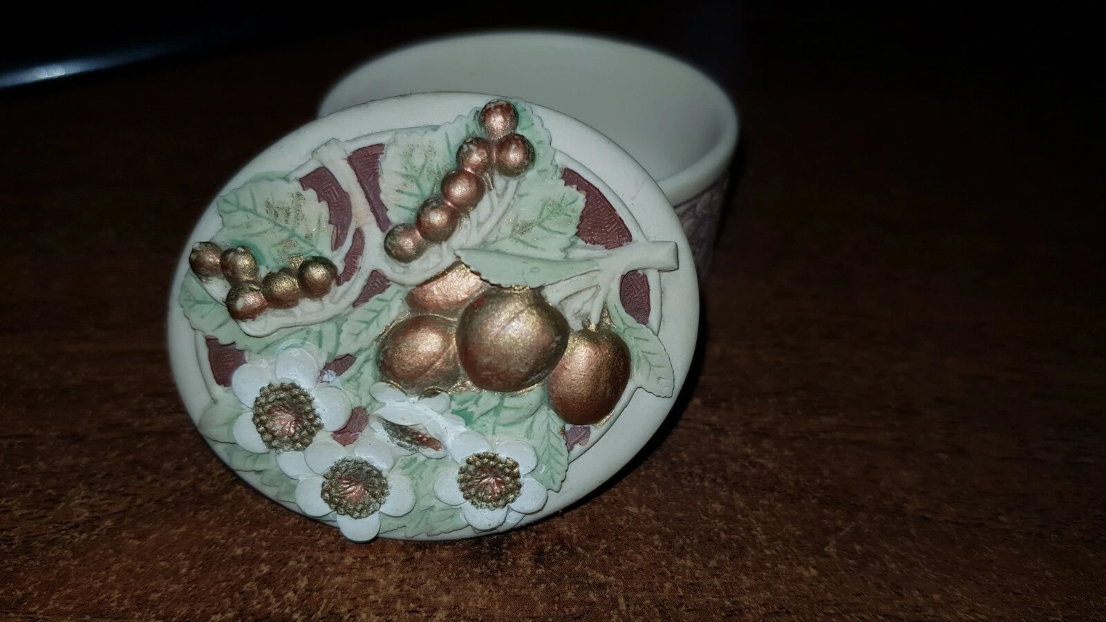 Handcast Designs limited trinket box with wild apples and grapes Vintage... - $320.65 MXN