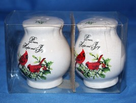 Salt and Pepper Shakers Christmas Cardinals NIB Peace, Love, and Joy - £9.59 GBP