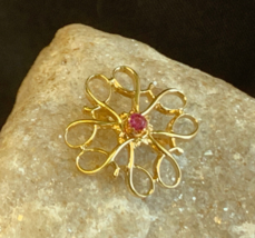 10k Yellow Gold Brooch 1.19g Fine Jewelry Ruby Color Stone Swirl Pin Round Prong - £135.36 GBP