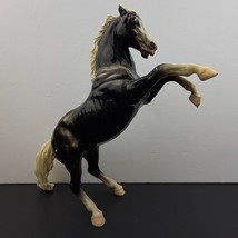 Breyer 1961-1971 &quot;King&quot; Fighting Stallion #34 in Charcoal Black Glossy - $366.74 MXN