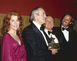 Jane Fonda, Peter Fonda, Henry Fonda 11x14 Photo candid with award late 1970's - $14.99