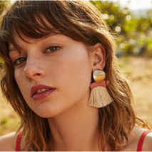 Boa ethnic tassel earrings - $180.37 MXN