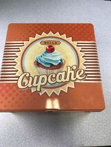BELLA Cupcake Maker Kit Tin Box w/ Handle Bonus New Kg - $19.79