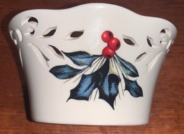 Lenox American by Design Winter Greetings Pierced Small Holly Bowl - MINT - $187.55 MXN