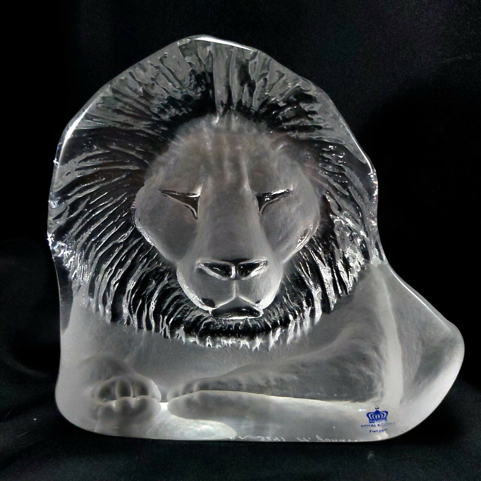 Primary image for Mats Jonasson Lion Sculpture 5.5" Crystal Paperweight Royal Krona 3141