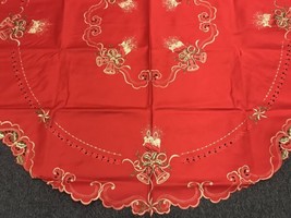 Red Christmas Embroidered 70&quot;&quot; Round Fabric Embroidery Tablecloth 8 Napkins - £85.91 GBP