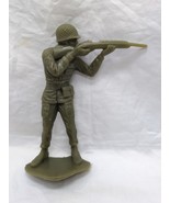 Vintage Soldier With Aiming Assault Rifle 5&quot; Plastic Army Men Toy - $20.36 CAD