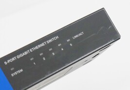 Linksys SE3005 5 Port Gigabit Ethernet Switch - Black/Blue  image 5