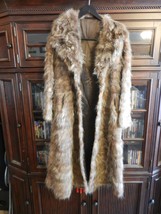 Vintage 1970s Woman&#39;s Long Hair Raccoon Coat 48&quot; Long Size 10 - £715.42 GBP
