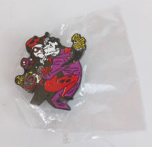 New Joker With Flowers &amp; Candy Trying To Kiss Harley Quinn Enamel Lapel ... - £5.31 GBP