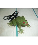 VINTAGE OLD PLASTIC GREEN FROG TOY WITH SCISSORS-CHILDREN-COMUNISM TIME-... - $19.80