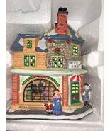 2000 Santa&#39;s Workbench Collection Christmas Village Turn and Stitch Tailor - $550.91 MXN