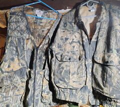 Mossy Oak Camouflage Hunting Jacket &amp; Vest Set Size L Cartridge Pockets - $21.53