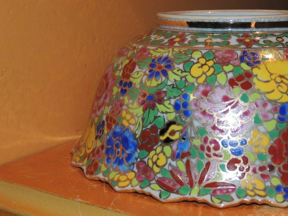 Chinese Crackle 8" Covered Dish 19th 20th gold highights Antique Bencharong Styl Item image 12