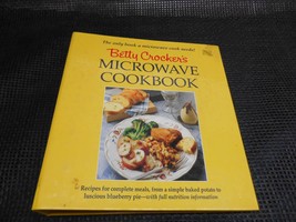 Old Vtg 1981/1990 Betty Crocker&#39;s Microwave Cookbook Cook Book Notebook Recipes - £15.76 GBP