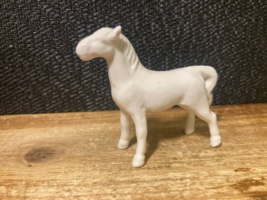 Vintage Chinese Miniature Porcelain Horse 2.5&quot; - $163.77 MXN