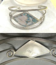 Bracelet   117 open cuff bangle mother of pearl tulip thumb200