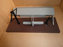 MTH Railking O Scale Passenger Station Base Roof Seat and 2 Post Parts NOS - $18.81