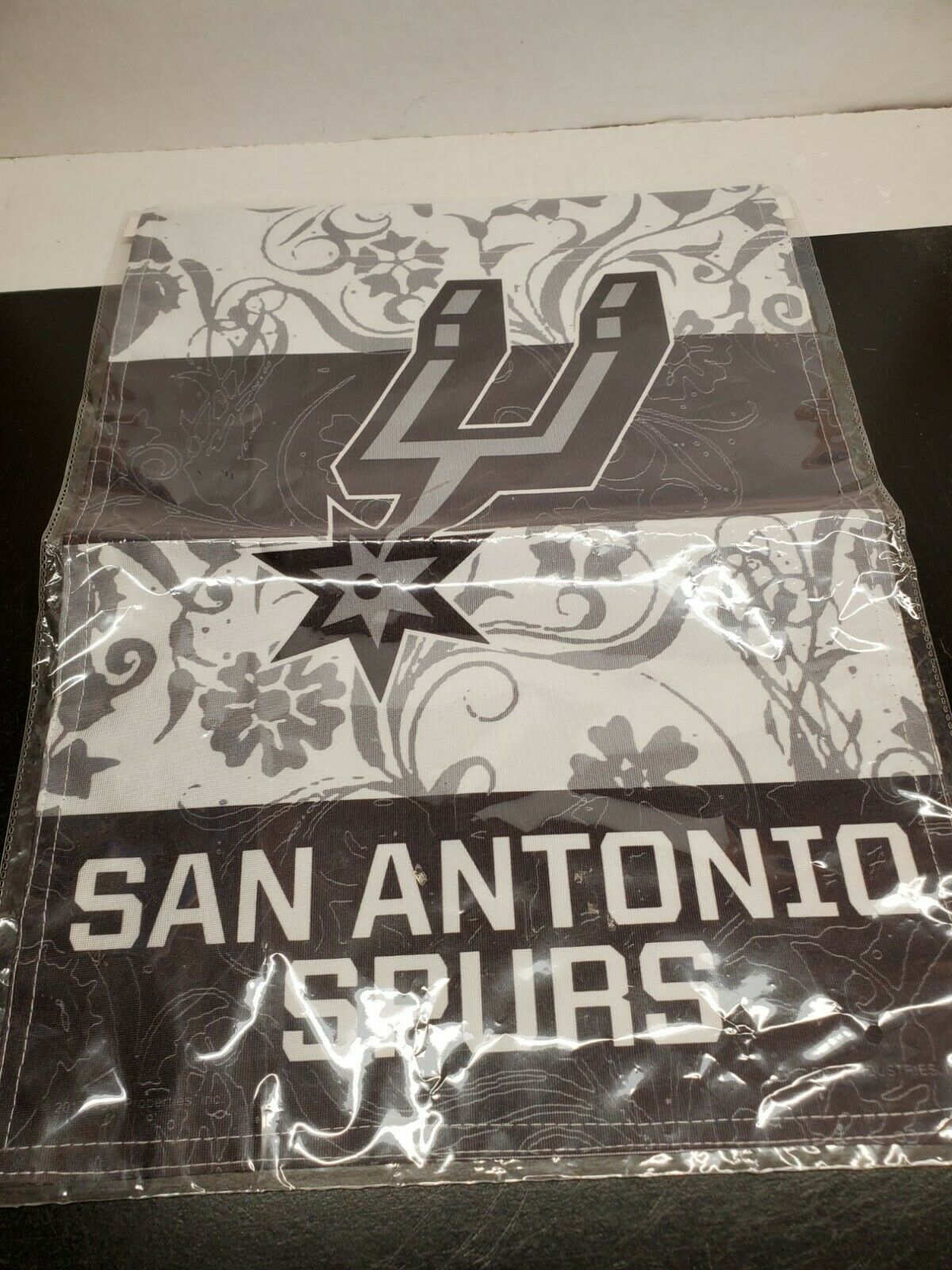 2017 Rico Industries NBA San Antonio Spurs 3' x 5' Flag - New in Package - $18.28