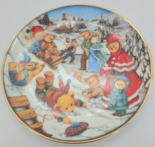 Franklin Mint Heirloom Collection Teddy Bear Winter Frolic 8" Plate Carol Lawson - $20.94