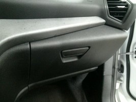ESCAPE    2017 Glove Box 104495384 - $1,137.89 MXN