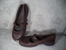 Easy Spirit Womens Mary Jane Flat Shoes 9.5 Adjustable Strap Brown Comfort - $10.84