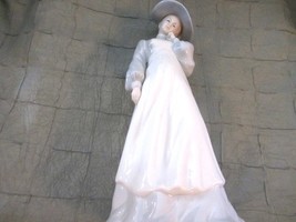 Heartline Porcelain Women in Bonnet Figurine, P4901 Made in Taiwan R.O.C.  - $30.00