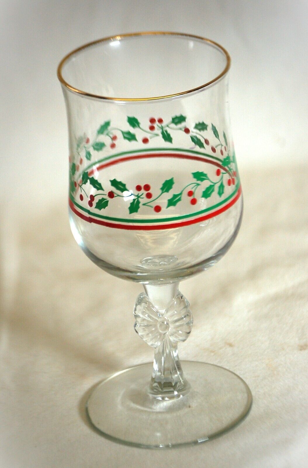 Libbey Bow Stemmed Glass Goblet Christmas Holly Berry Gold Rim - $7.91