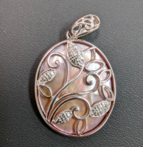925 sterling silver OVAL Filigree Leaf Pendant with Pink Mother of Pearl - $703.88 MXN