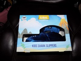 Baby Shark Slippers Totes Sea Blue Rubber Soles Size 11/12 Kids NEW - £17.22 GBP
