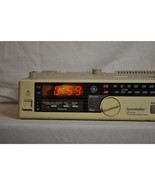 Spacemaker AM/FM Clock Radio with light - Model 7-4230A Tested and working - $659.71 MXN
