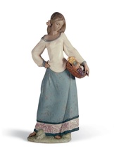 Lladro 01012229 Seasonal Gifts Woman Figurine New - $522.00