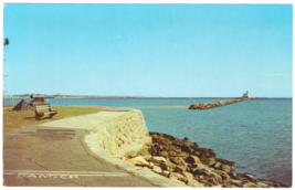 Vtg Postcard-Breakwater &amp; Lighthouse-Bridgeport CT-Seascape-Chrome-CT1 - £2.87 GBP