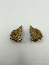 Vintage Ciner Seed Pearl Gold Tone Leaf Flower Petal Feather Clip-On Ear... - $28.66