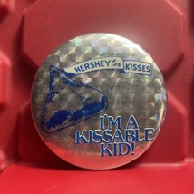Hersheys Kisses Im A Kissable Kid Pinback Button Pin Pre Owned Vintage 1... - $256.80 MXN