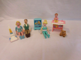 Fisher Price Loving Family Dollhouse Vacume Family TV Baby Dog Vintage 90's + - $24.76